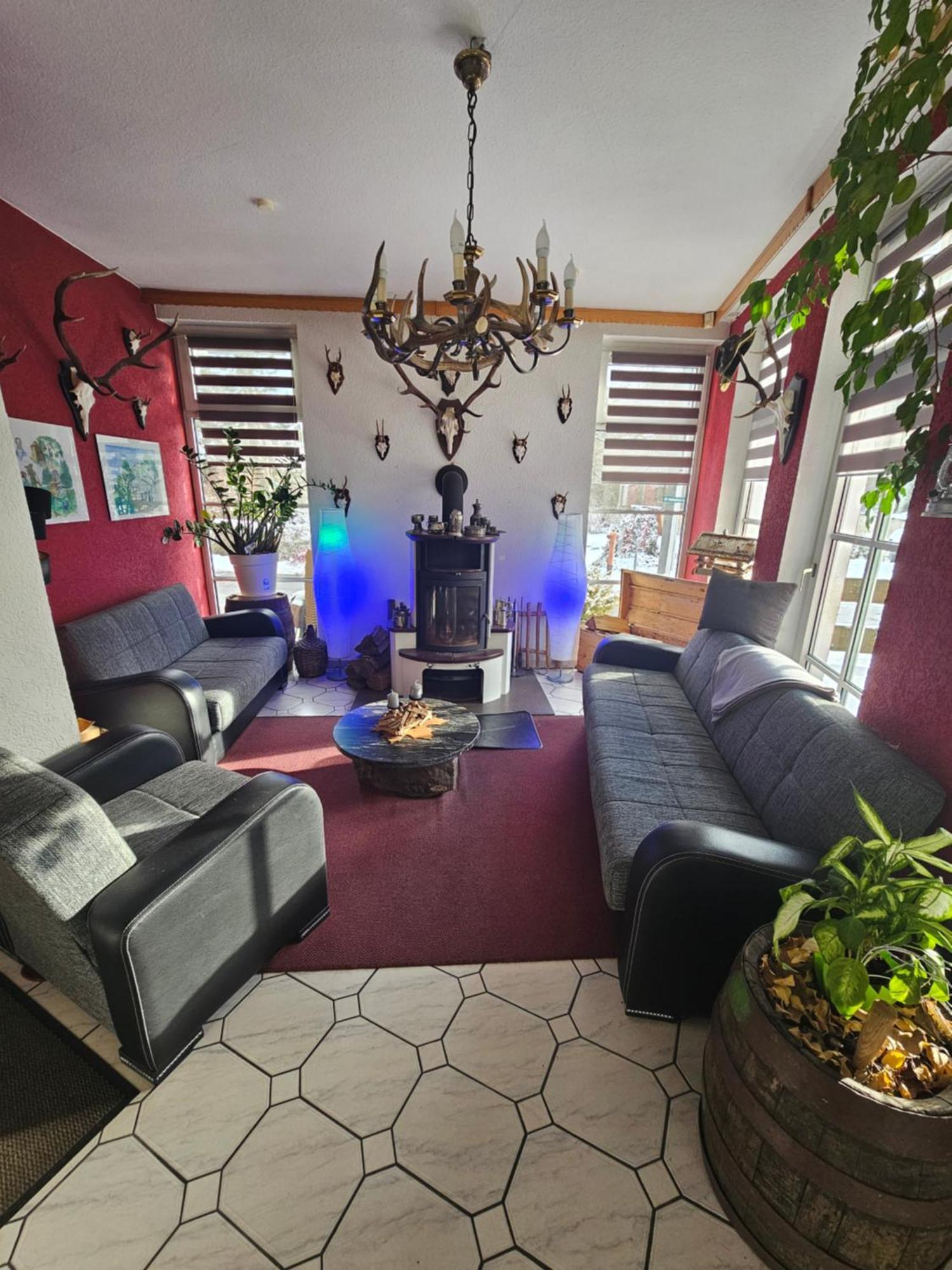 Pension & Gasthof "Am Park" Ug Stutzerbach ภายนอก รูปภาพ
