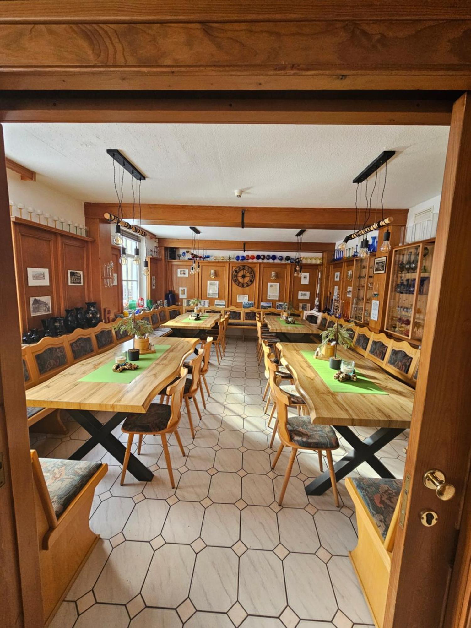 Pension & Gasthof "Am Park" Ug Stutzerbach ภายนอก รูปภาพ