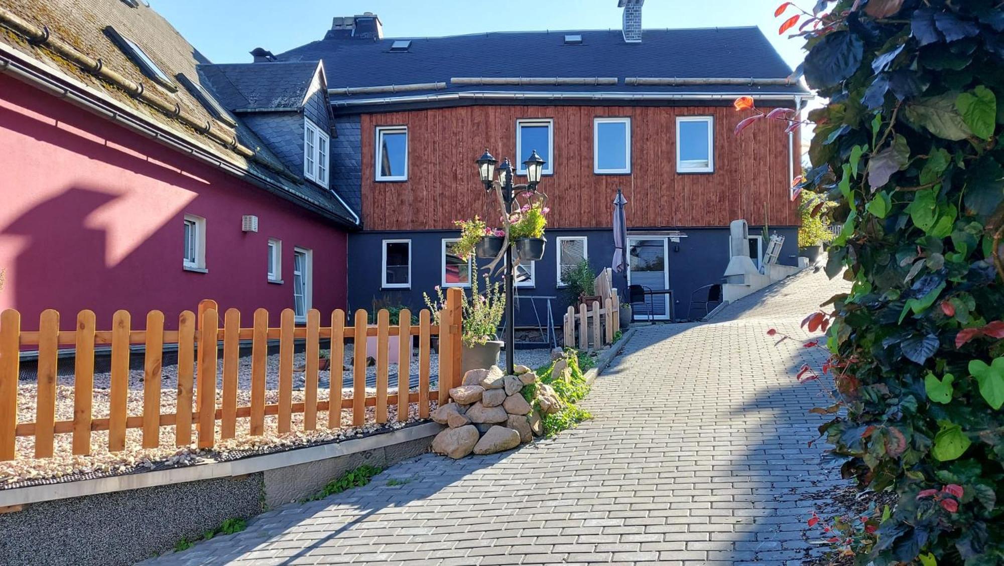 Pension & Gasthof "Am Park" Ug Stutzerbach ภายนอก รูปภาพ
