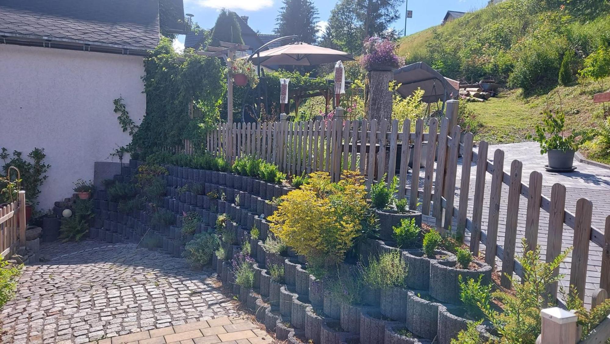 Pension & Gasthof "Am Park" Ug Stutzerbach ภายนอก รูปภาพ