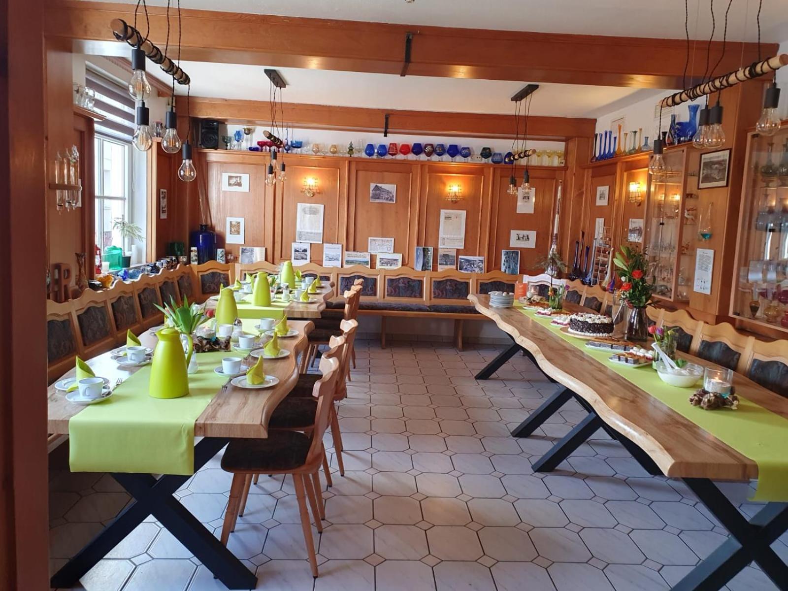 Pension & Gasthof "Am Park" Ug Stutzerbach ภายนอก รูปภาพ